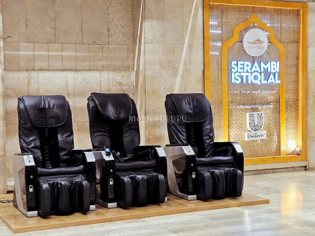 Kursi pijat di masjid Istiqlal