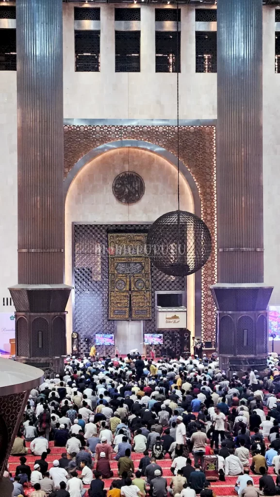 Menyaksikan pembacaan al quran dan pesantren kilat