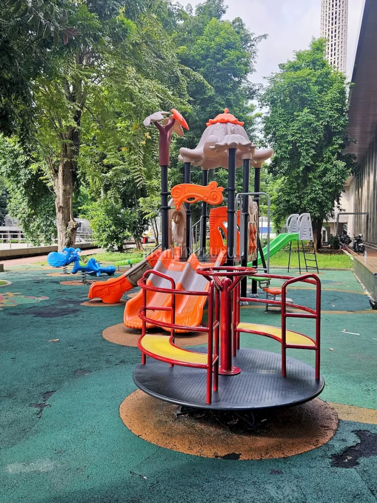Playground di masjid Istiqlal