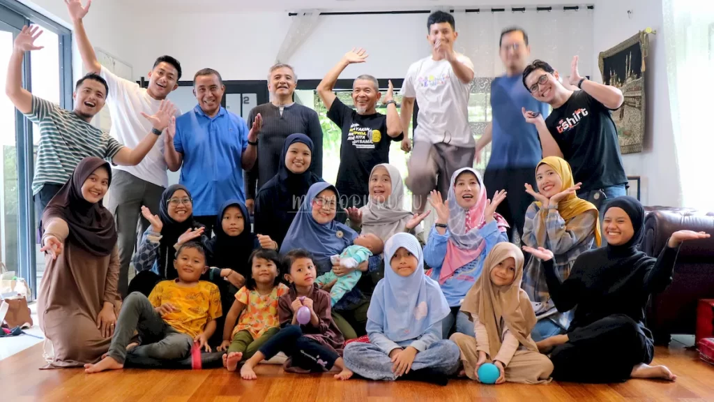 Berkumpul di villa tepi pinus