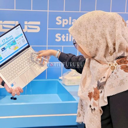 Uji tahan air pada ASUS