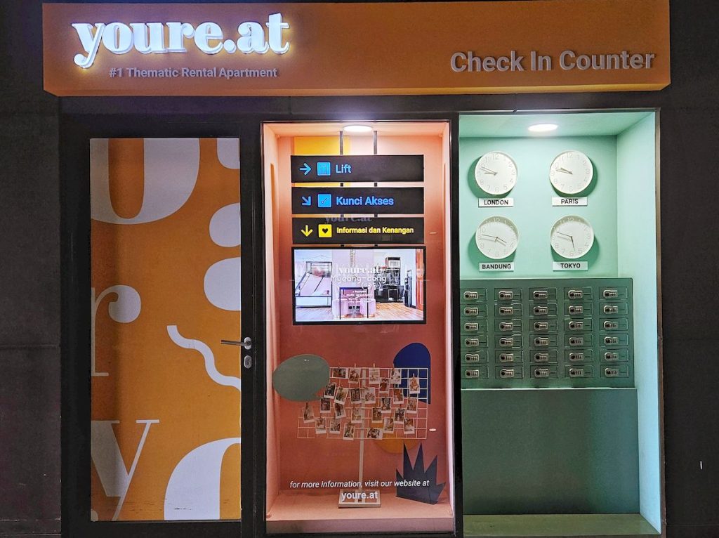 Deposit box di youre.at corner