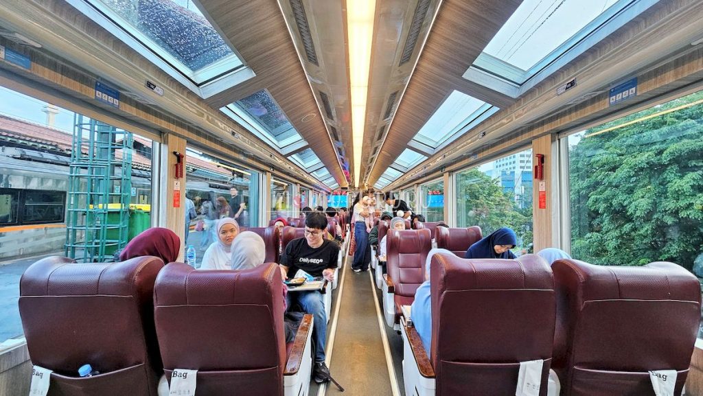 Kereta Panoramic ke Bandung