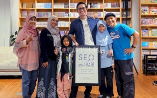 launching buku di Gramedia Jalma